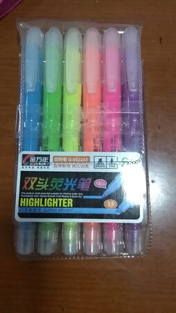 这种荧光笔非常的好，有粗也有细，孩子特别喜欢，每次上课都在用这种荧光笔。我们经常都在买。京东的物流非常的好，我经常都是选京东的买。京东的包装也非常好，不会出现什么被挤压破损啊什么的问题。所以我们都非常信任这个京东的物流。