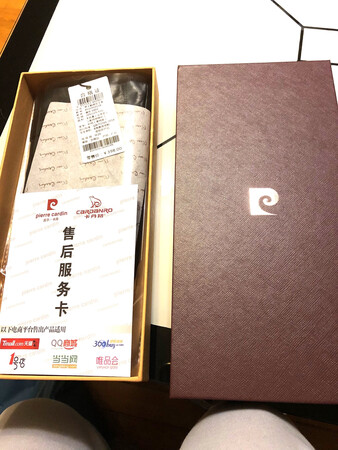非常好的羊皮手套，质地柔软舒适。包装也很漂亮，很好的送人生日快乐。