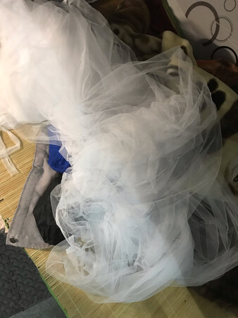 什么鬼东西，一坨纱布，正反前后都分不清楚，难装！