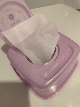 卸妆力度：很好。发现顺带买了一盒子，用起来就觉得方便很多啦！
容量大小：还不错。