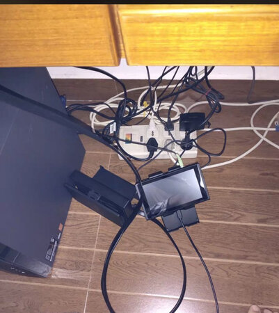 产品质量：质量很好，线材看上去质量很可靠。
产品性能：性能很好，插上就能用。
兼容性能：插上就能用，暂时稳定使用没有兼容问题。
外形外观：外观……天下线材基本上一样黑，你问我外观，我很难形容的。
产品包装：包装很有诚意
其他特色：终于可以小屏切换大屏使用了。
