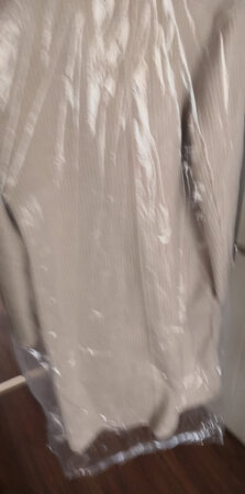 衣服样式精美，面料柔软，做工精细，价钱忒合适。这次购买超级好。