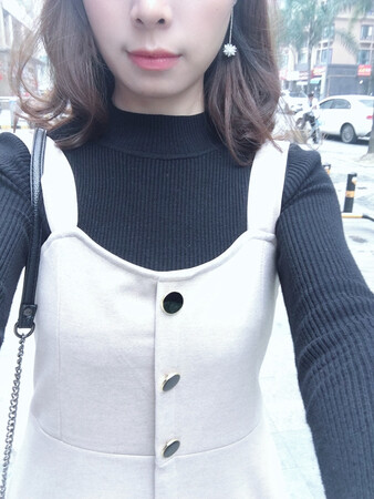 款型、质量都不错。今天穿去幼儿园参加儿子的升旗仪式，被小朋友们夸奖了说我好漂亮，哈哈哈?