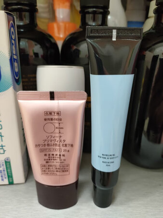 很小一瓶，试用过一次，感觉还行！
