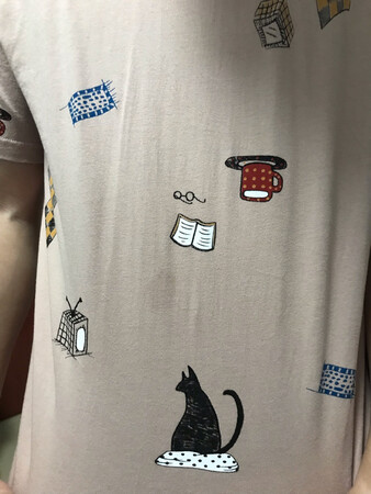 物流慢，衣服脏，怀疑别人穿过的，衣服还是破的