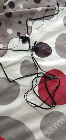 音效音质：非常差相比其他这个价钱的差距太大
颜色外观：一看这个外面这层塑料就是劣质塑料，外观贼丑，而且还是撕拉式的，
舒适度：根本没有舒适度可言