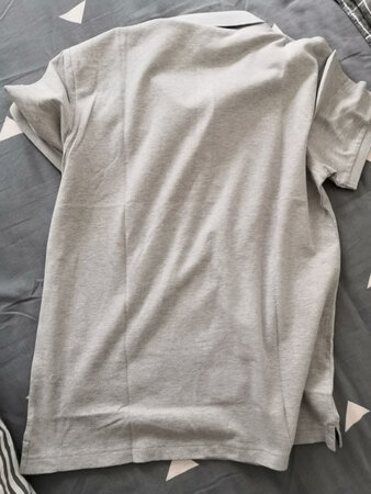 衣服不错，用料很好，支持防伪验证，做活动买的很优惠，第一次自己选的衣服被老婆表扬了，说这次买的很不错，表示很受鼓舞！