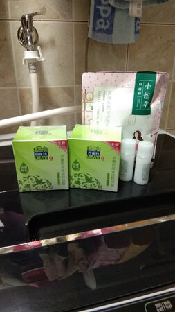 N次购买这款水嫩倍现保湿特润霜了，用起来不油腻，而且保湿效果好，用完以后还会再回购的。
