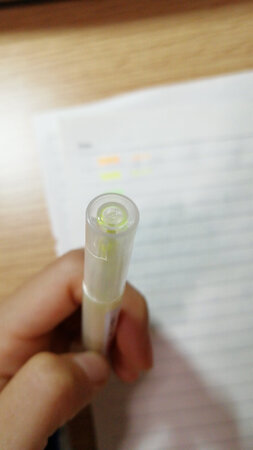 总体还不错，跟图片一样。用起来也还可以。但是有几只的小头好像漏了一样，盖子里有些颜料，总体来说还行吧