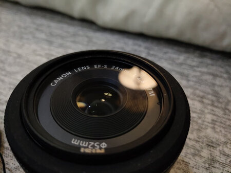 很好，配合24mm F2.8使用，uv镜镀膜不错，拍摄效果几乎没差别！（PS这个价位的镜头比红圈差远了，配这个uv镜也没啥），替代了原先自带的遮光罩，那个铁圈似的罩子太蠢了还藏灰！这会立刻高大上了！不错！