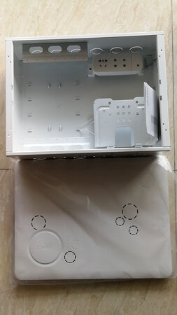 收到了，速度快，好大一个箱子。存在两个问题：1、面板盖少了4个白色小封盖，强电箱有，2、里面插排要是带开关就比较理想一些。