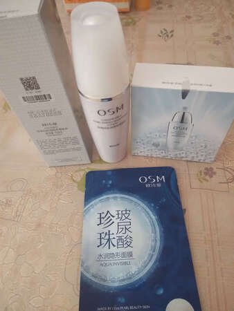 是正品，店家送了旅游套装和面膜，很愉快的一次购物。