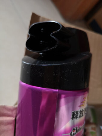 一直都用雷达的杀虫剂，因为家里有宝宝，所以这次同时买了两种不同的，室内用这个，毒性比较小一点，对宝宝伤害就少一点。当然，没有宝宝，也推荐室内用购买本品比较好。阳台上用的，我就买的这种红色瓶子的，比较厉害，蚊虫#啊！另外，这个杀虫剂，使用起来很方便，没有盖子，直接按下喷头就可以喷雾了。力道很足，一个房间按几秒钟就可以了。挺好的。