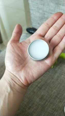 包装的很好，香膏很精致，是花香型，好闻。