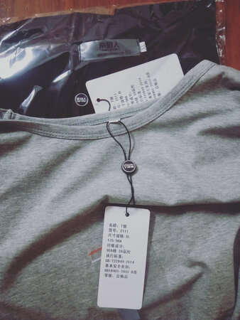 布料质量很好，柔软穿着舒服，价格便宜。