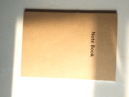 产品质感：棒
厚薄程度：恰好
尺寸大小：正好
产品设计：漂亮
其他特色：正是我所要的