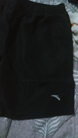 物流，衣服都很给力，不错，不错，正品，试穿了一下，，舒服
???手机像素不行，拍的不是太清楚，衣服本身质量，不错，值得购买
???