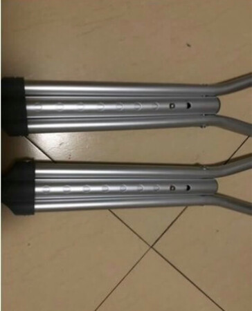 使用方便，强度大，重量轻，使用一个人就可以撑起来。