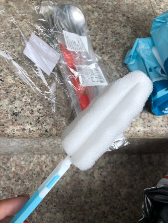 凑单买的，各种折后1.8到手的，不贵，但是也不值买啊，太太单薄了吧，我都以为发错货。~随便买买都比这个好啊。。额，怪我咯～哈哈，还是扔那吧。。双十一买了很多东西，每天快递都要拆挺久的，，开心开心啊。