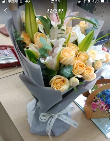 教师节送老师的，当天送到的，花很漂亮