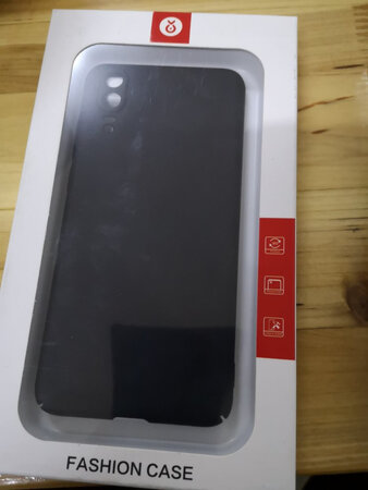 做工质感：上手很舒服，颜色也合适。
触摸手感：整体感觉很舒服，拿起舒适。
颜色外观：很正，比较舒服
防摔性：没试过，希望不要摔。
适配性：与手机配合度很好。