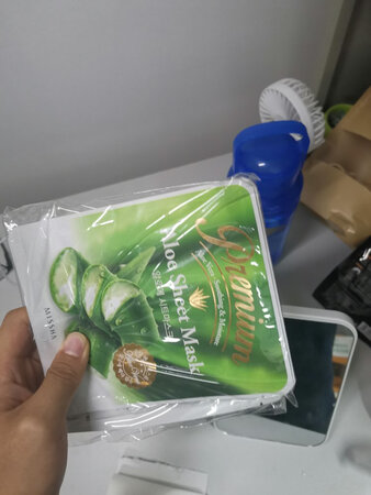 自从第一眼看到你，欣喜便跃然而生，把你捧于掌心，如获至宝，打开你，你精美如至尚珍品，线条之雅美，工艺之精湛，细心而用心，精心而诚心……
