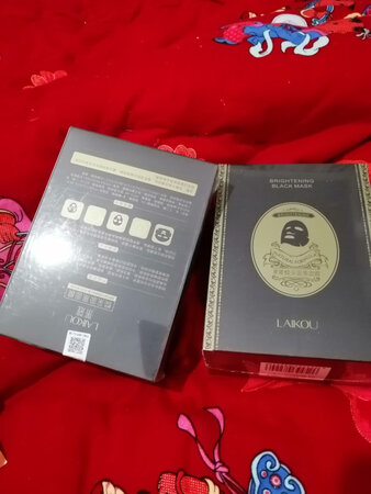补水效果：我脸就是因为干偏黄，，所以买的这款焕彩面膜，很好用，效果不错，下次再来