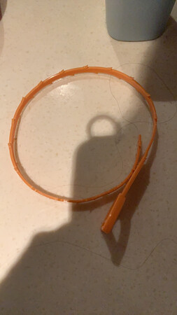 1星给物流。剩下的开始说问题。
第一，寄过来这东西是卷起来的，很硬，无法弄直，更无法沿着管道进入。
第二，这东西上面全是倒刺，而且锋利，无处下手，不知道怎么使用。
第三，总长度就这么一点，根本到达不了堵塞地方。
总之，解决不了问题，体验还很差。
