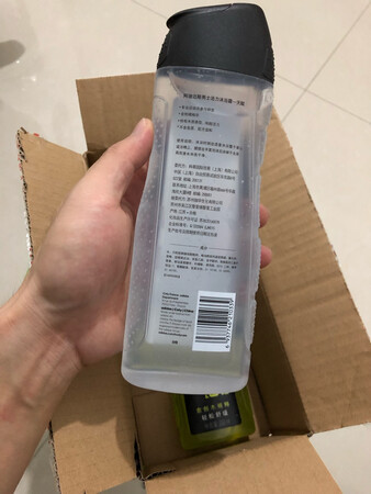 产品包装：不错
产品香味：味道清香
一直都在使用这款沐浴露，用着感受很好。