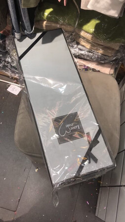 明天是一个重要的日子 送给女朋友的 哈哈 客服挺好的 我和店家说的是让今天下午送 很准时 本来还有配送费的 因为地址离花店比较远 然后女朋友正好在市区逛 配送费也给省了 非常满意 女朋友也很开心 在这家店第二次买了 以后还会来的 给个好评 晚上回家打开花会追评 谢谢