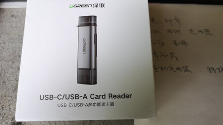 收到这个小读卡器，试了一下，读卡很流畅非常方便也很美观。感谢绿联，感谢经销商。感谢快递。