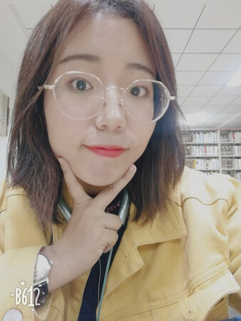 唇釉颜色很好看。