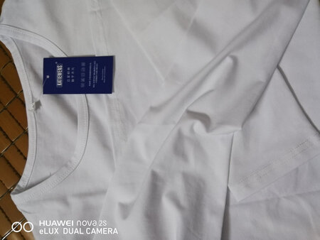 衣服薄，弹性好大，尺码与图片上相差太远，实际尺寸偏小，买来穿不了几十元的东西嫌麻烦不退换了！！