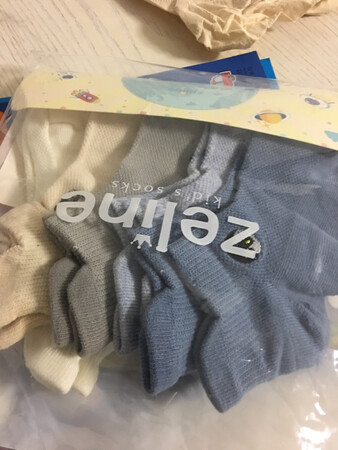 袜子不错，弹性挺好，做工也仔细，薄厚适中
