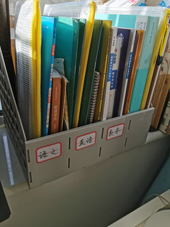做工质感：做工质量不错，内页塑料袋有厚度，耐用，适合文件分类整理。
其他特色：颜色柔和，很喜欢。