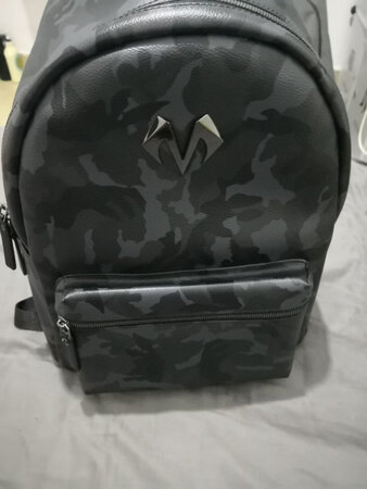 做工非常不错，最喜欢这个背包带非常方便，两天就送到了好评好评好评