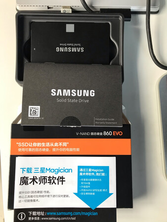 包装完整，打开检查一切正常，上机、下载软件、移动操作系统，非常流畅，一气呵成，速度明显提升，比机械硬盘快很多。好评