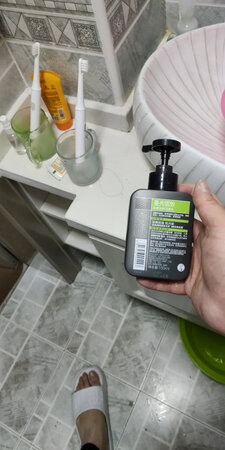 产品包装：完好
适合肤质：油性
控油保湿：保湿一般
清洁效果：超级干净