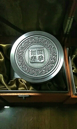 一次拍了二个，非常好的茶叶罐，工艺精美，用料真实，真是物有所值！非常开心