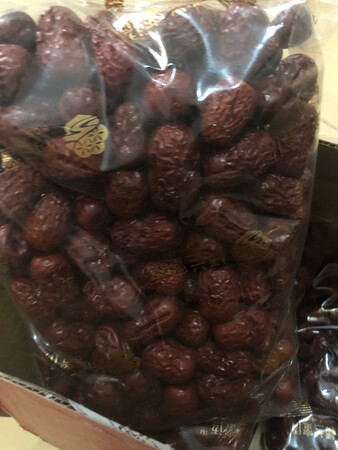 楼兰蜜语的这款红枣是我一直购买的。经常性回购。每天煮粥或者泡茶的时候会放上3~5颗。这种红枣虽然个头小，但是还是肉质还是蛮甜的。趁这次双11，京东有活动，加了一点红包购买，以很划算的价格买了一箱，感觉能吃上两个月，下次有活动还会继续购买。