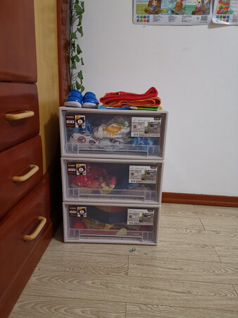 收到商品用了几天才来评价的。主要就是这么几个感觉：一是商品质量不错，整理箱邮过来后一点破损都没有，而且材质也过硬，让人满意。二是用起来很方便，挪动很方便，找个角落就可以，也让我家小孩从小养成好的整理习惯。另外商家很诚信，用大纸箱加泡沫包裹邮寄过来，一点划伤也没有，很好。以后还会继续光顾这家店的。