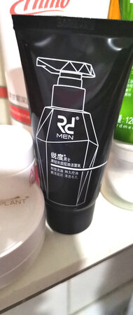 一直用这个牌子，真心不错，关键控油，还送赠品