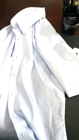 物流迅速，衣服感觉不错，收腰显瘦。