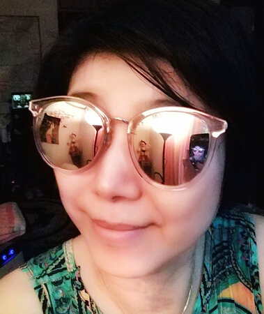 帕森的太阳镜包装都一个模式，样式还算洋气，就是鼻托有点高不太习惯，价格赶上优惠满减活动，镜片清晰度貌似没有海伦高