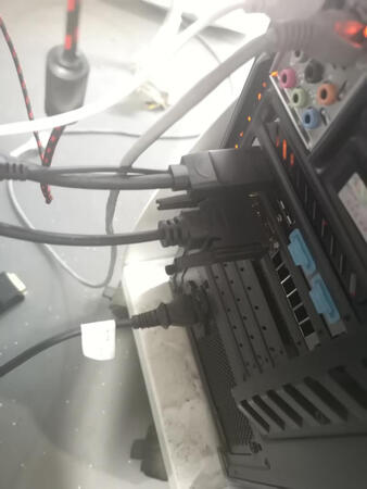双屏一直闪，听了店家的建议，买了他家的线，质量蛮好，接上去屏幕就好了，省去了很多麻烦和操心，诚心赞一个！