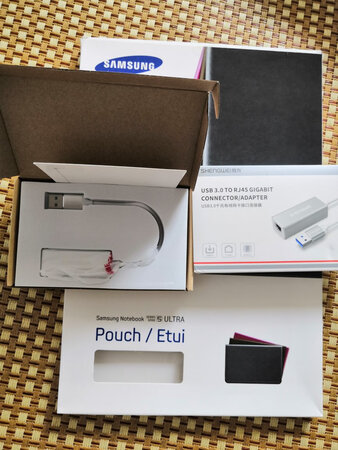 产品包装：包装精美，看着舒服。
产品质量：目测很好。铝壳有质感，做工精致。
兼容性能：免驱动，即插即用。
产品性能：有待测试。
其他特色：原想买黑色款但无货，这白色的容易弄脏。