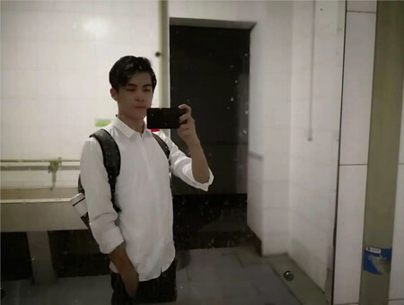 码数大小刚好，宽松的不会很紧，颜色很显瘦，外观设计和颜色都蛮好的，而且尺码很准，衣服穿起来很有质感，穿着舒服又透气，面料和做工都挺赞的，是我版型也喜欢，穿着挺舒服，快递挺快，总体还是不错的。上学休闲都可以穿，手感可以，柔软有弹性！
