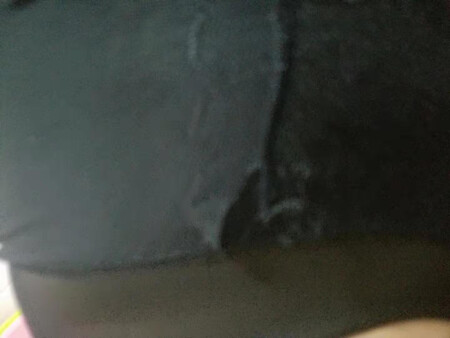 确定是法国的？ 洗完一穿发现是坏的 还有这尺寸怎么建议的啊 120斤穿了这一身汗 无语 不建议买