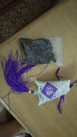 充满了期待的等着，等拿到快递就成了失望，太小包了商家真的是让我太伤心了而且还要自己装进包内无语