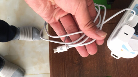 用了一段时间才来评论的，这款产品价格很便宜，但是质量不打折，客服态度也比较好，之前因为些原因充电线坏了，客服及时给更换了条新的